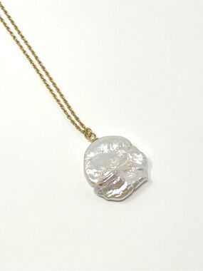 New Anthropologie Baroque Pearl Necklace Gold